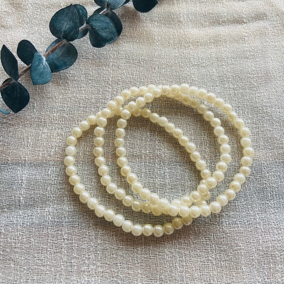 Set of three pearl bracelets - Picture 1 of 4